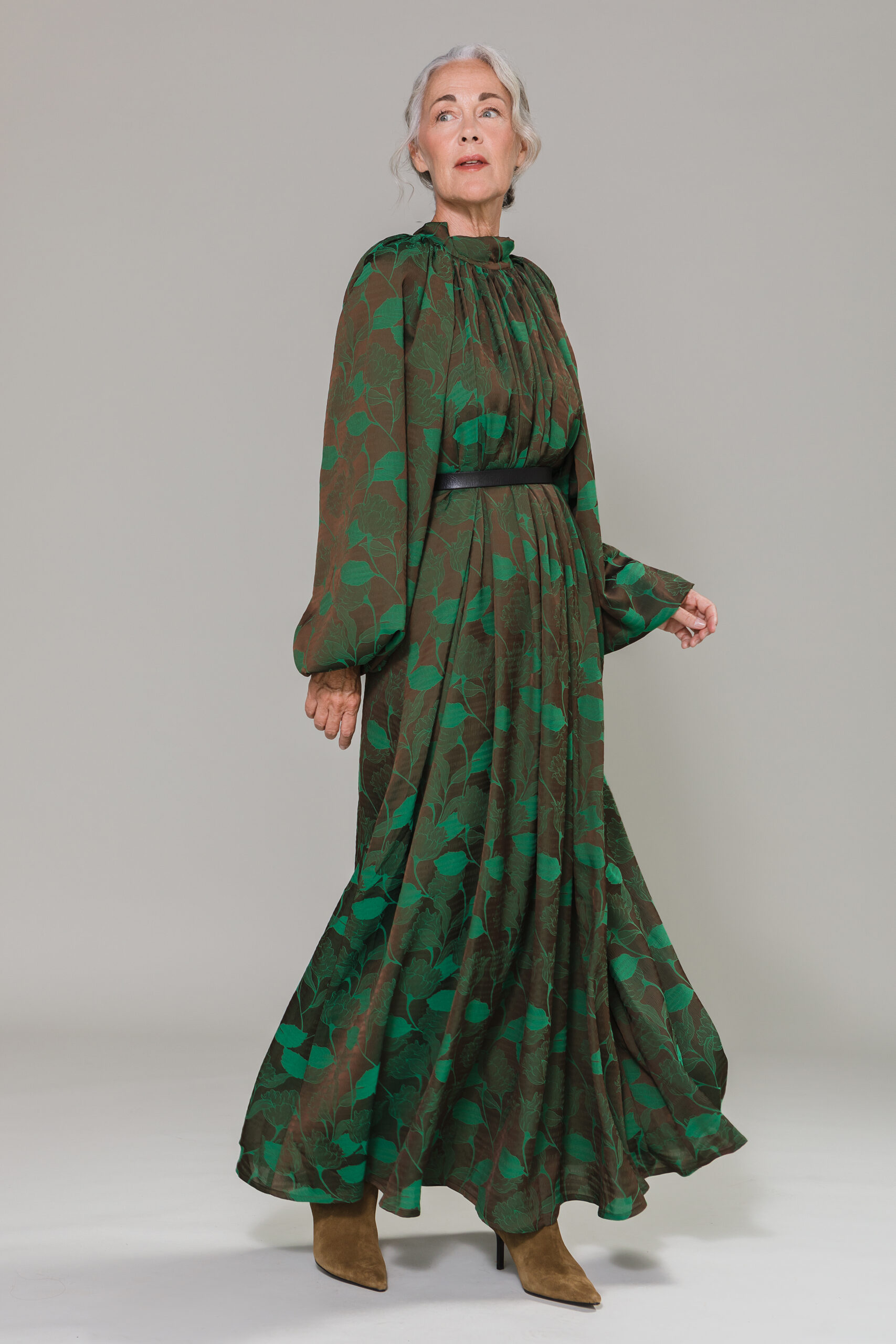 DRESS OF DRESS